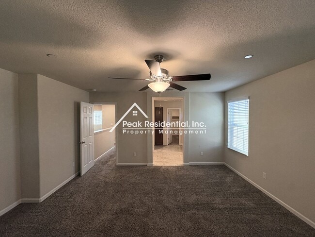 Building Photo - Spacious 4bd/2ba House - Gated Community