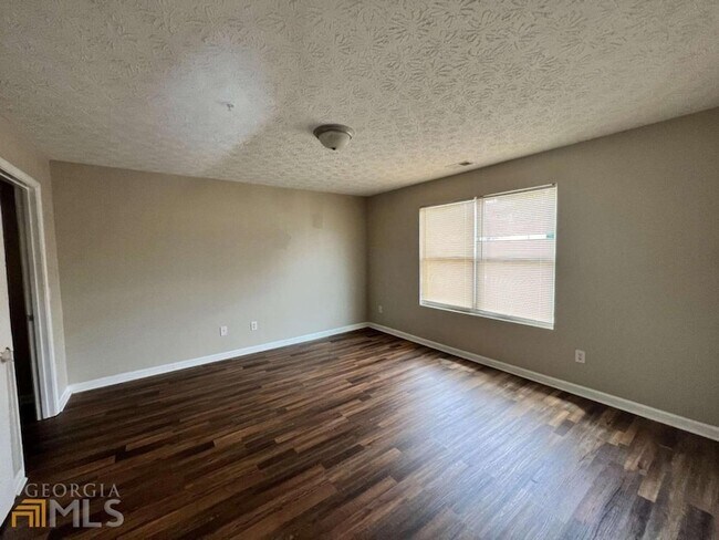 Building Photo - 13101 Fairington Ridge Cir