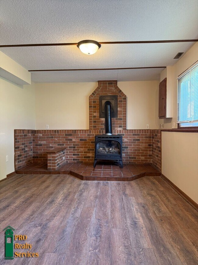 Building Photo - 3 Bedroom Home in Maple Grove