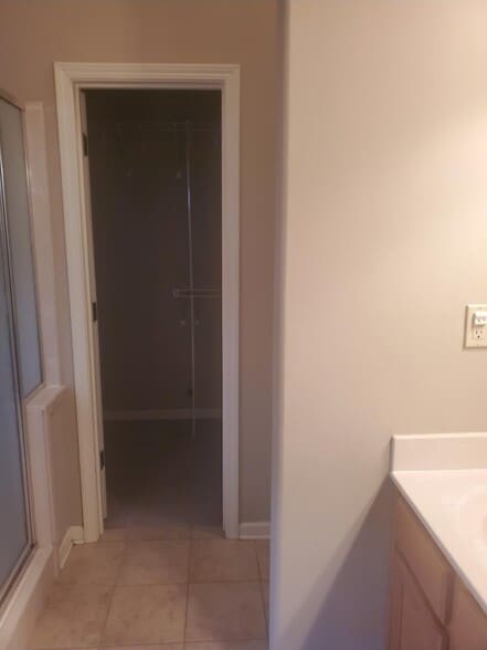 Building Photo - 7899 Rushmeade Cir N