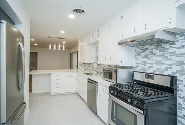 Building Photo - 4145 Sarong Dr