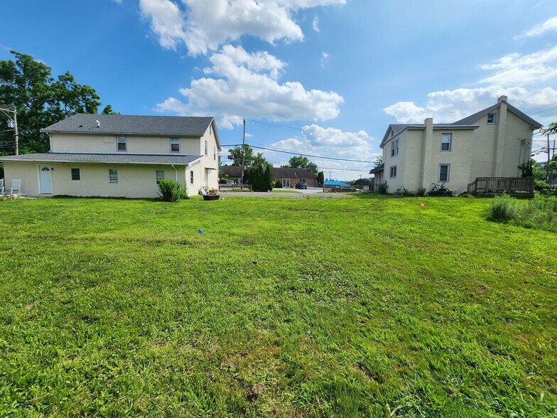 Building Photo - 1084 S Hanover St