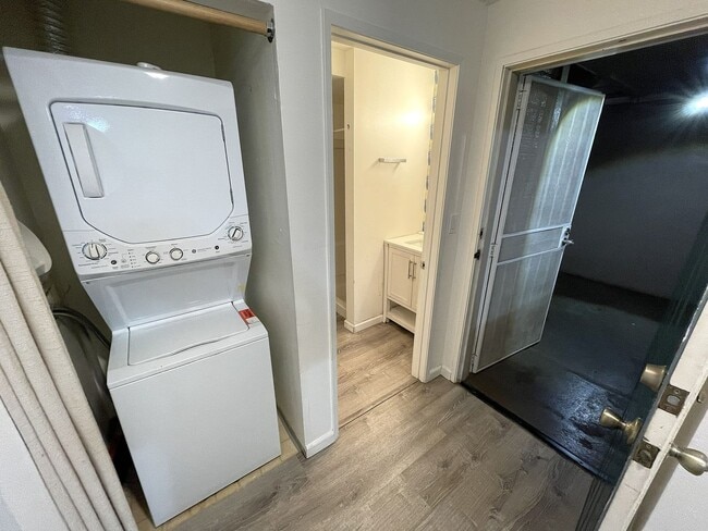 Building Photo - Kihei Shores - Furnished 2 Bed/2Bath Condo - Pool and Hot Tub - 2 Parking Spaces