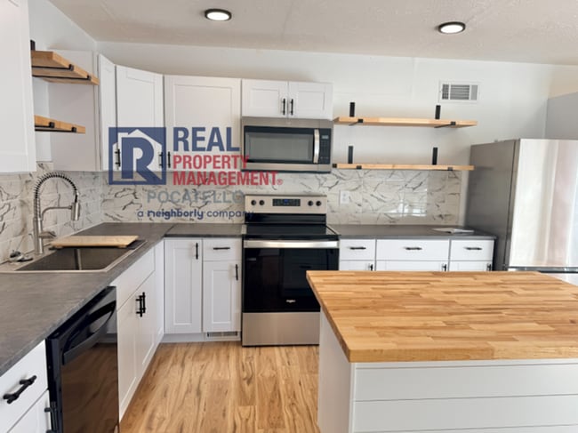 Building Photo - 2377 Gail Dr.