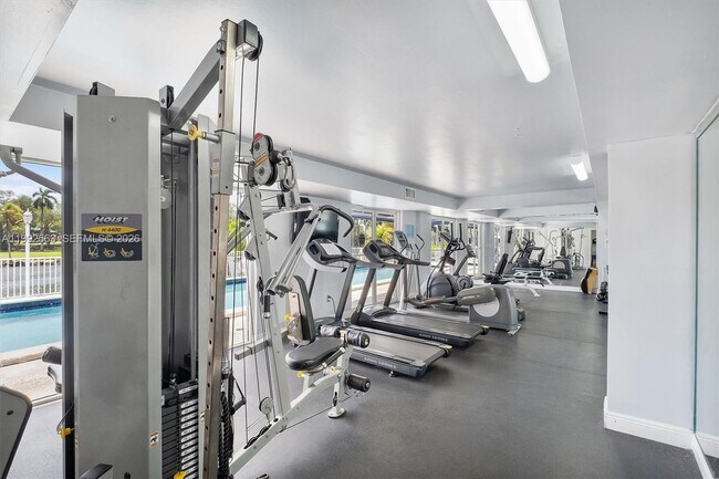 Building Photo - 1720 NW N River Dr