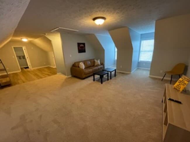 Building Photo - 4 Bed 3.5 Bath Home for rent in Hampton!