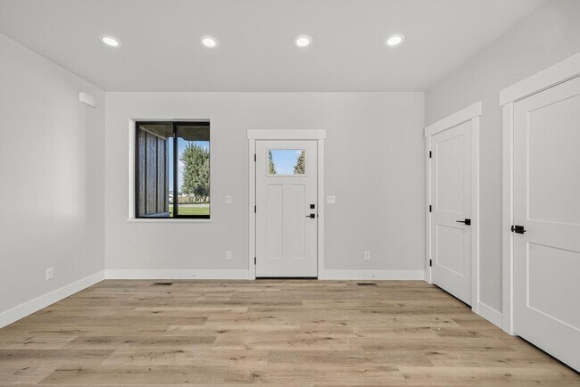 Building Photo - K551LI