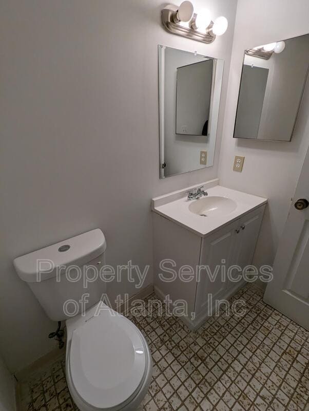 Building Photo - 4512 Golf Vista Cir