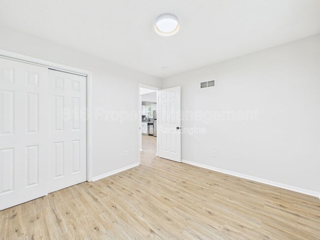 Building Photo - 100 S Oxford Ave