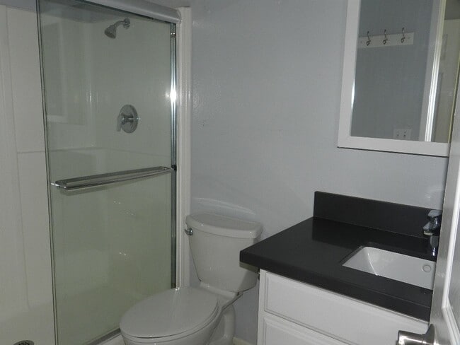 Building Photo - WONDERFUL SINGLE STORY HOUSE WITH LARGE YARD, GREAT LOCATION!