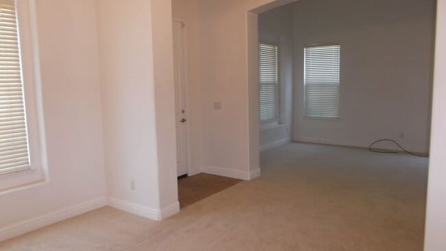 Building Photo - Excellent Elk Grove Location, Spacious 4 b...