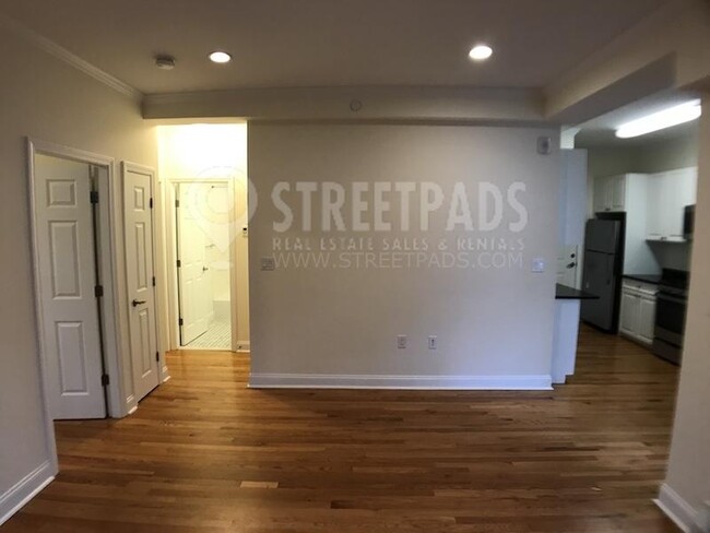Building Photo - 2 bedroom in Cambridge MA 02138