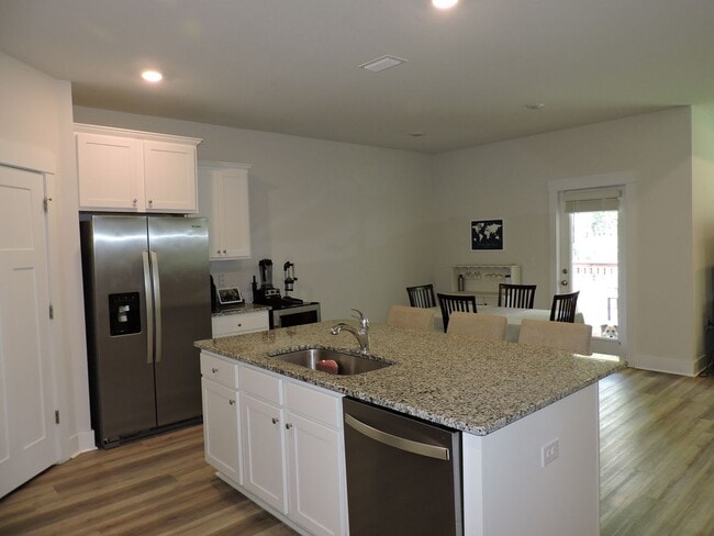 Building Photo - Easy access to shopping, interstate & Navy...