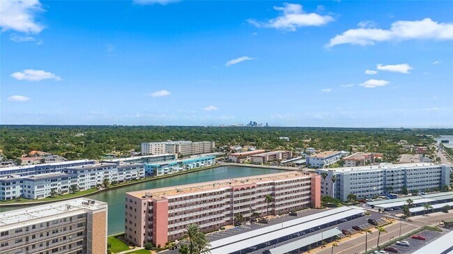 Building Photo - 6025 Shore Blvd S