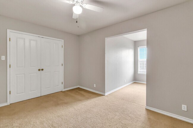 Building Photo - 200 Sandstone Dr