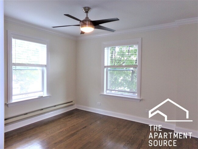 Building Photo - 918 Green Bay Rd