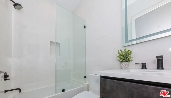 Building Photo - 1637 S Sherbourne Dr