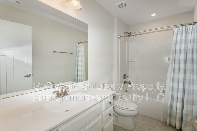 Building Photo - 3301 Somerset Ln