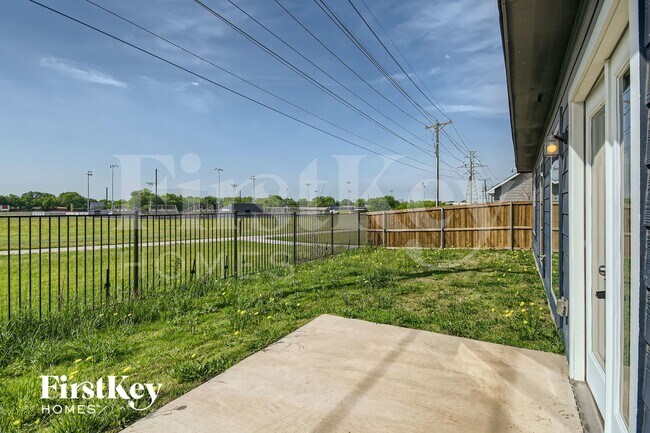 Building Photo - 7360 Parkside Pl Dr