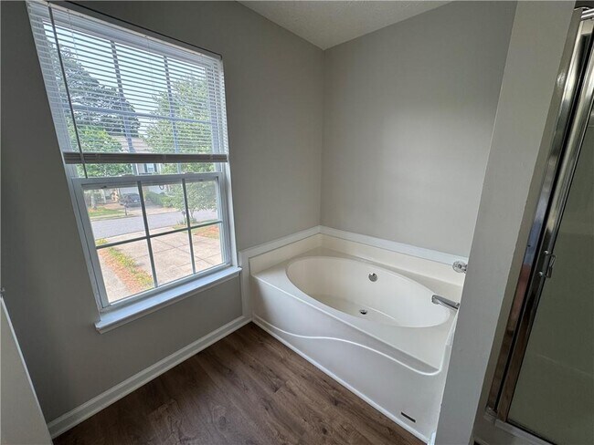 Building Photo - 3609 Beacon Ridge
