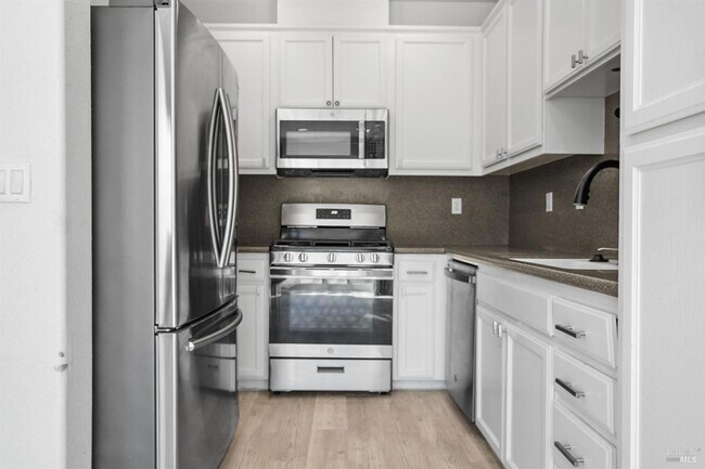 Building Photo - 1079 Portofino Ave