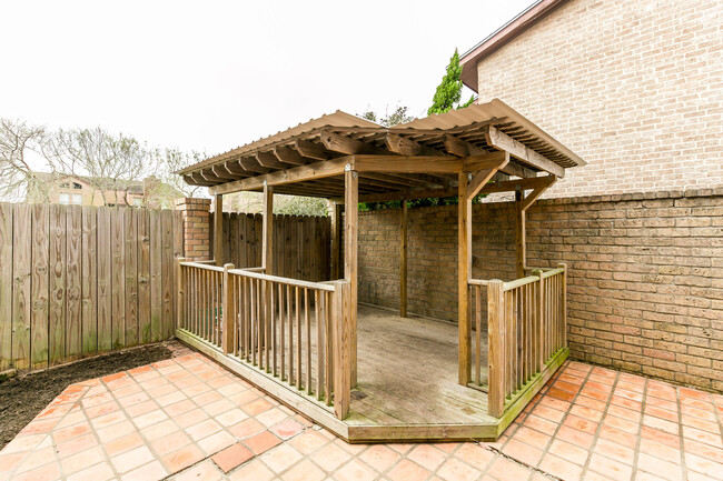Building Photo - Two-story - 2 bedroom/ 2.5 bath townhome -...