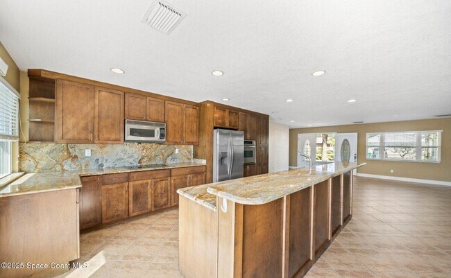 Building Photo - 335 Arrowhead Ln