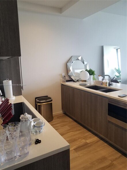 Building Photo - 801 S Miami Ave