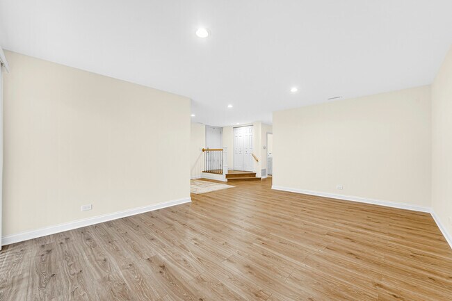 Building Photo - 1257 N Streamwood Ln