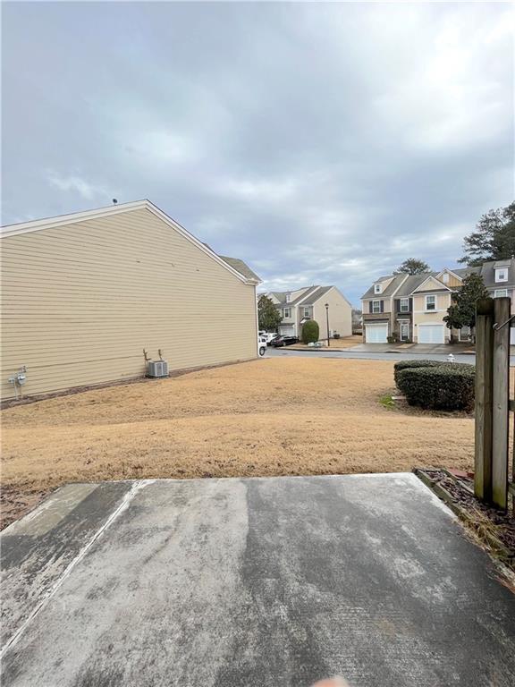 Building Photo - 2048 Lakeshore Overlook Dr