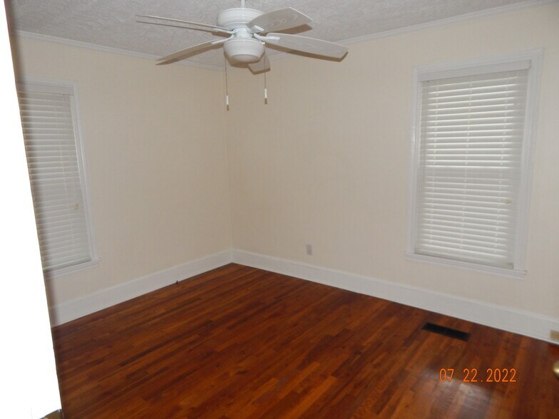 Building Photo - 1449 Mimosa Cir SE
