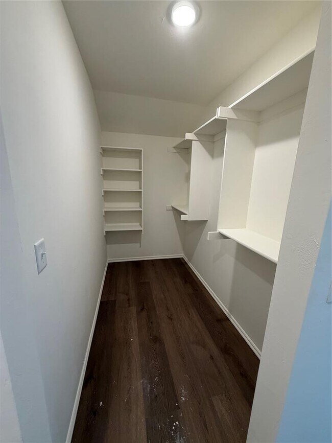 Building Photo - 303 Aaran Way