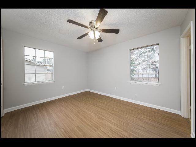 Building Photo - 143 Oaklawn Dr