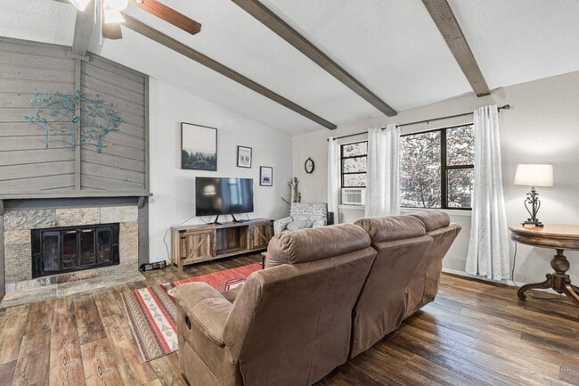 Building Photo - 103 Racquet Pl