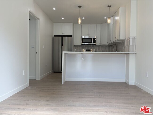 Building Photo - 15225 Valleyheart Dr