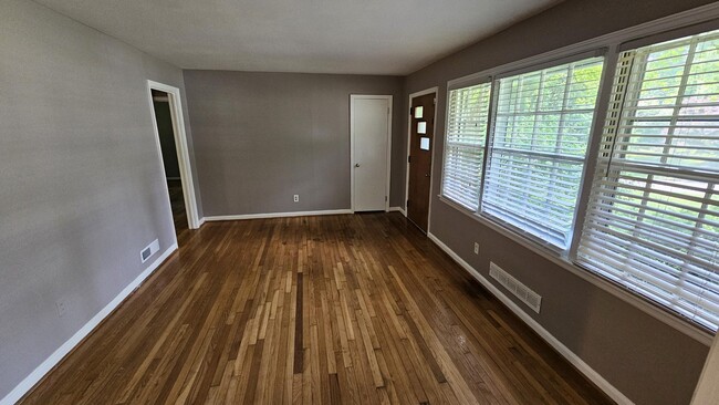 Building Photo - 1100 Willivee Dr