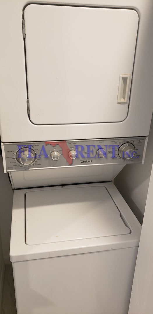 Building Photo - 4 BR / 3 FULL BATH (INCLUDES 2 MASTERS) 2 STORY (NEAR DISNEY!) GATED COMMUNITY WITH COMMUNITY POO...