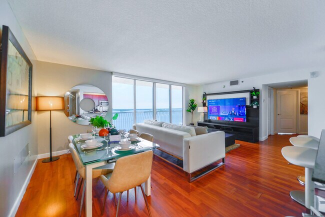 Building Photo - 1200 Brickell Bay Dr