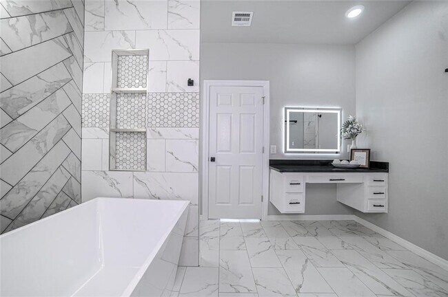 Building Photo - 4715 White Tail Ct