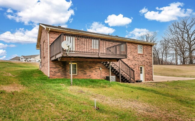 Building Photo - This charming rental in a convenient Clarksville location!