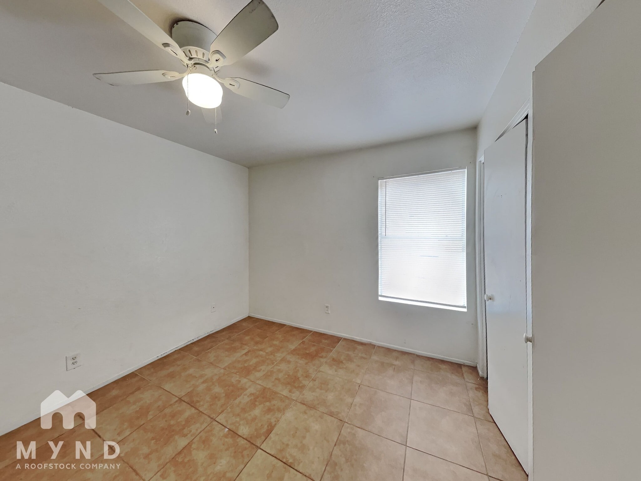 Building Photo - 260 W 8th Ave