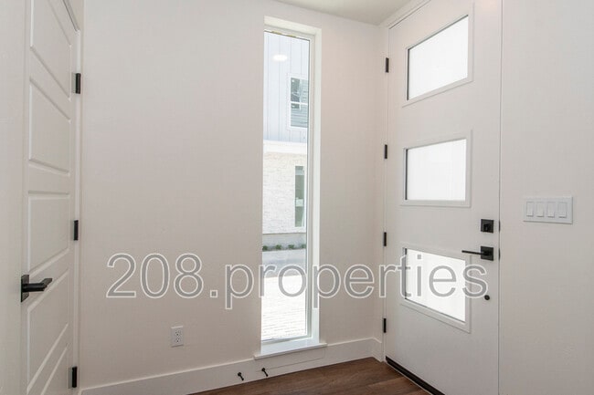 Building Photo - 479 E Violets Cv Ln