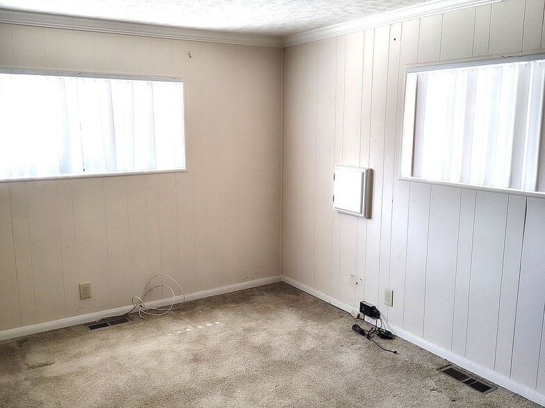 Building Photo - 148 N Palomar Ave