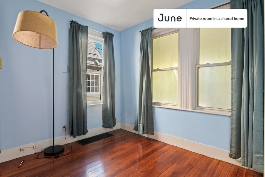 Building Photo - Room in Shared 6 bed/2 bath home