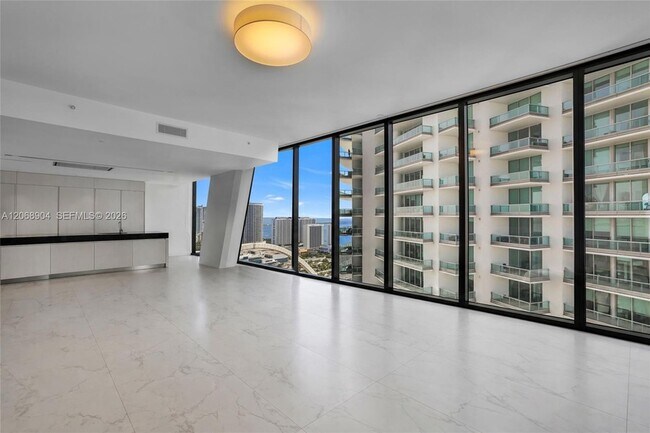 Building Photo - 1000 Biscayne Blvd