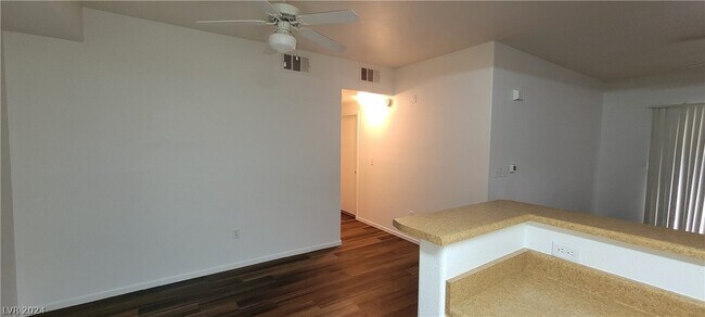 Building Photo - 8250 N Grand Canyon Dr