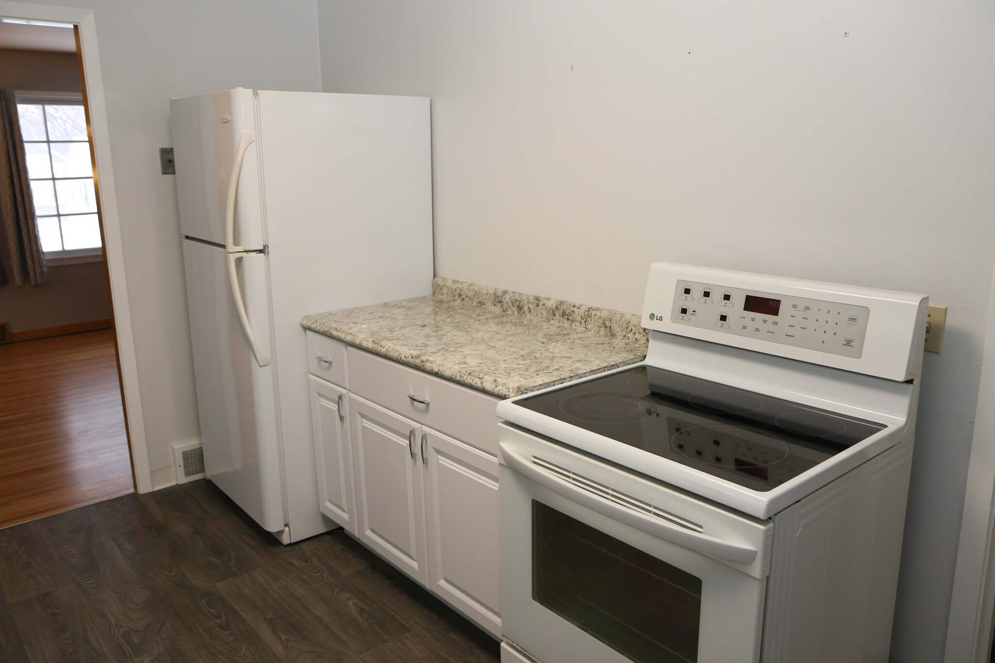 Building Photo - 1905 S Western Ave