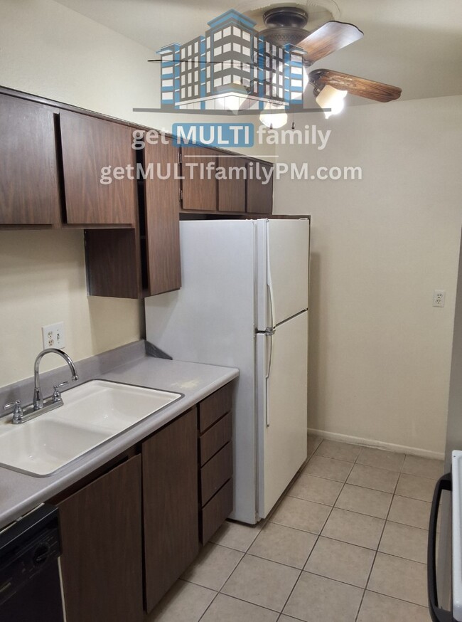 Building Photo - Bright & Cozy 1-Bedroom in Phoenix – Your ...