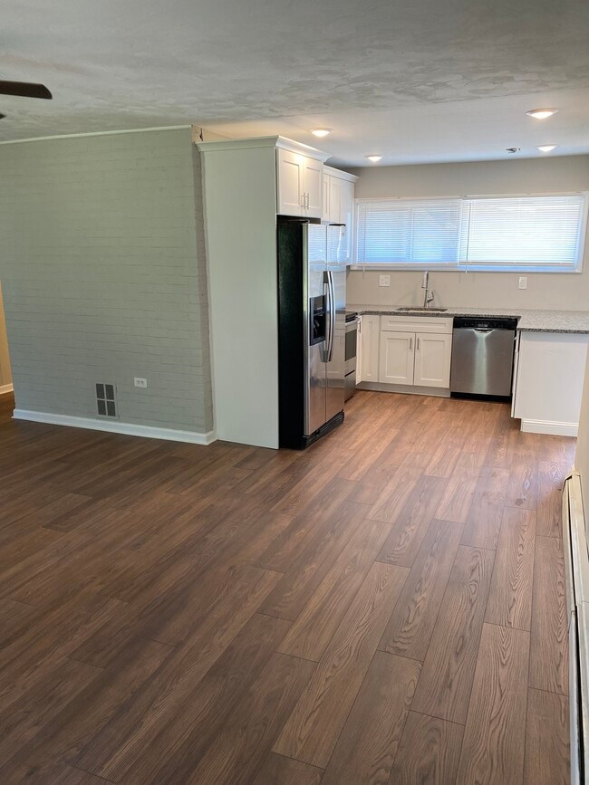 Building Photo - 305 Northpark Dr