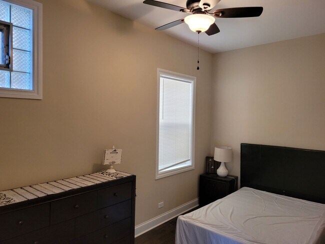 Building Photo - Beautiful Recently Renovated Contemporary ...